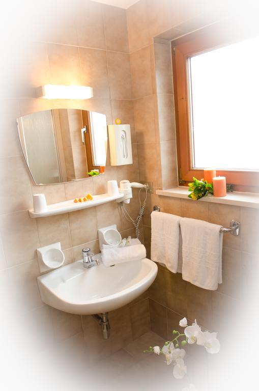 Pension Felseneck San Leonardo in Passiria Habitación foto